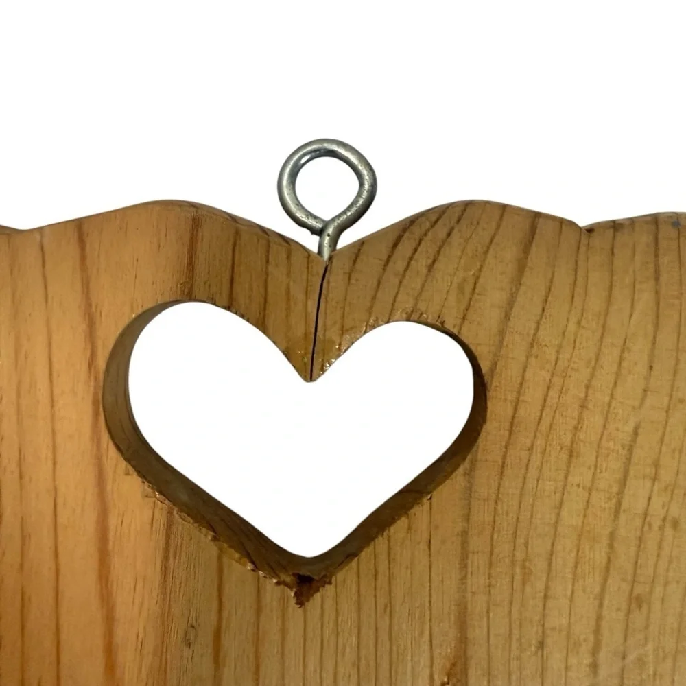 Rustic Heart-Shaped Wall Decor with Cottage Scene